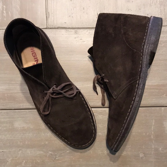 dark brown clarks desert boots
